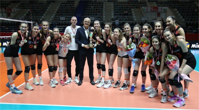 Eczacıbaşı Genç Kız Takımı Türkiye Şampiyonu oldu.