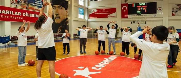 Anadolu Efes Spor Kulübü’nün 2024-2025 Sezonu Sosyal Sorumluluk Projesi Antalya’da Başladı